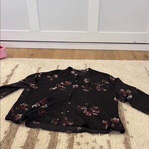 Floral Black Button-Up Blouse Vince size Large